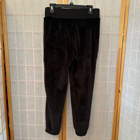 Athleta Double Cozy Karma Jogger in black - Picture 4 of 5